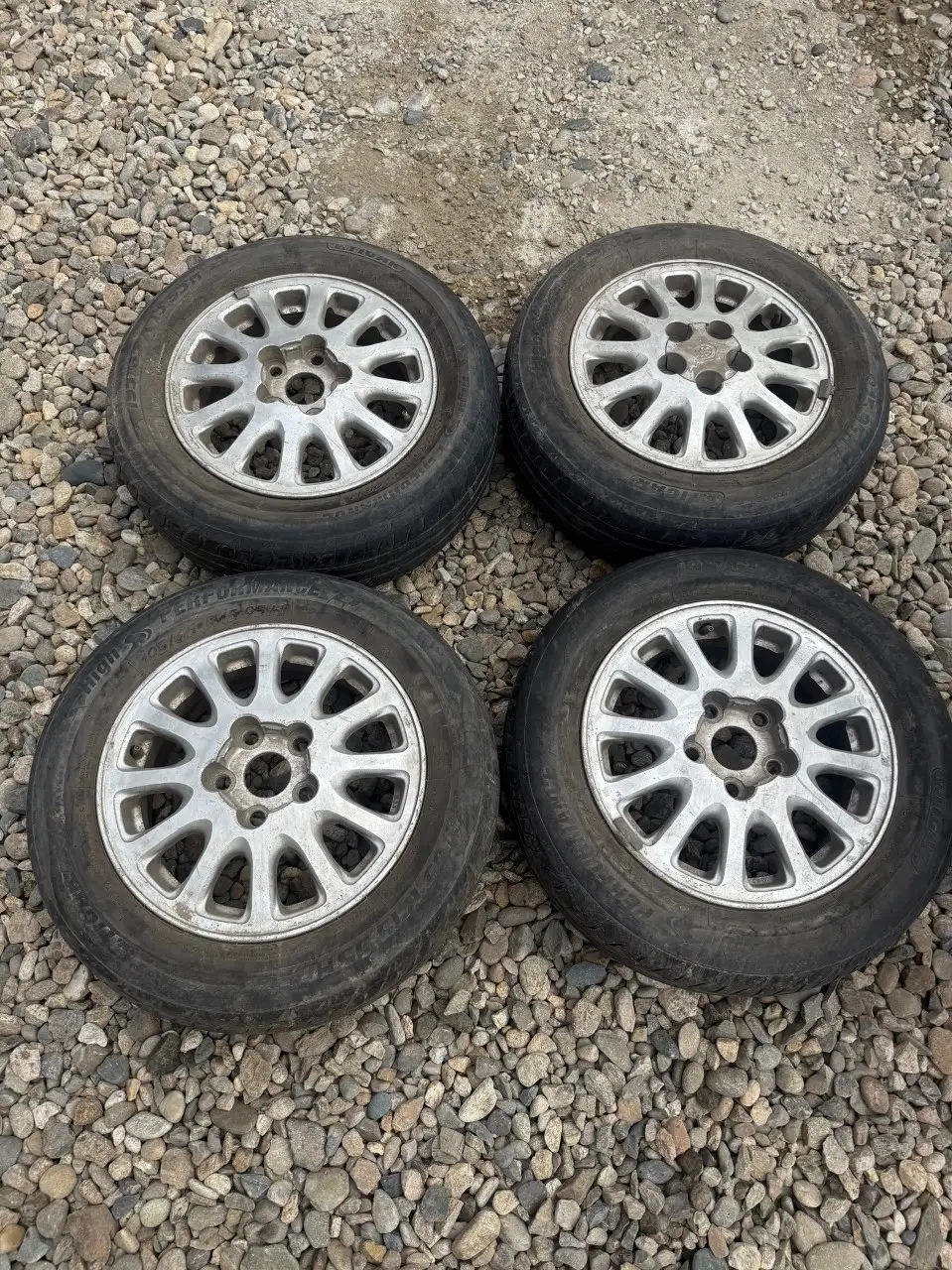 R15 и 5,114,3 шины - Шины и диски (Запчасти) в Иркутск