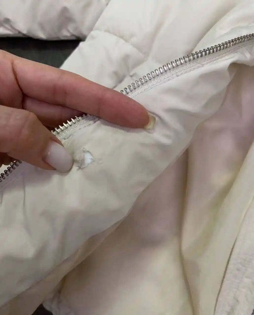 Бежевая женская куртка Reserved