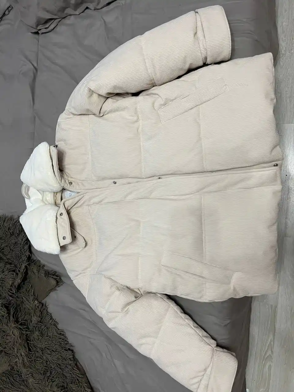 Продам новую зимнюю куртку