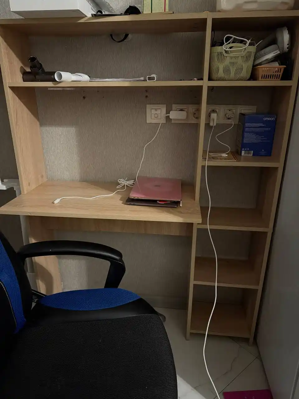 Стол и игровое кресло