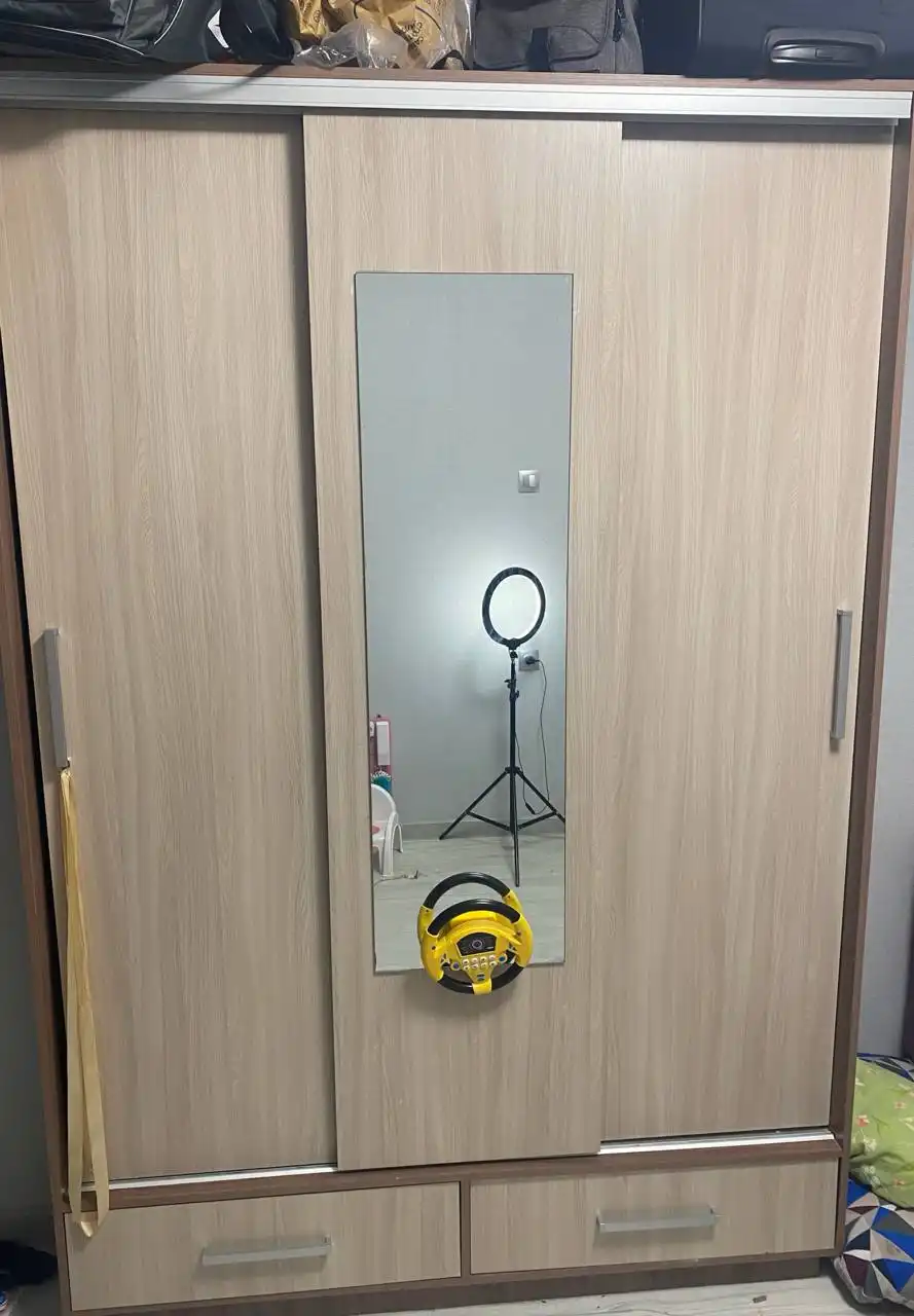 Шкаф-купе трехдверный