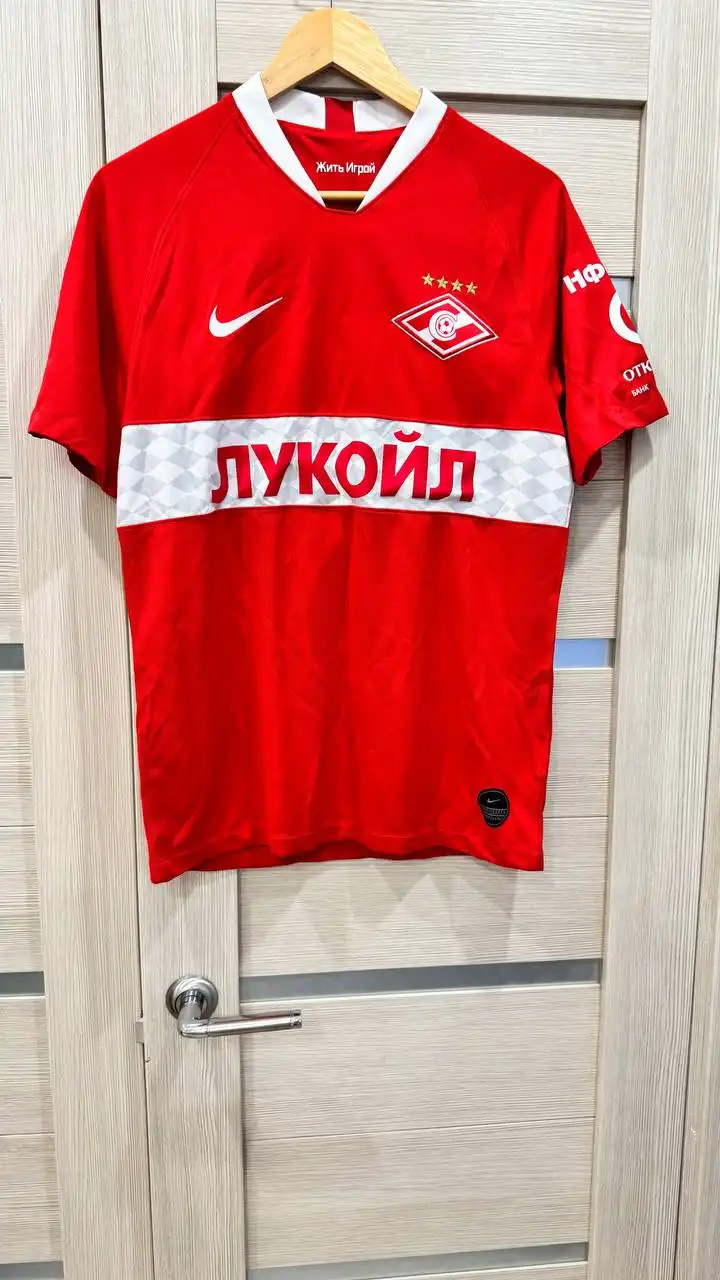 Фирменная атрибутика московского Спартака