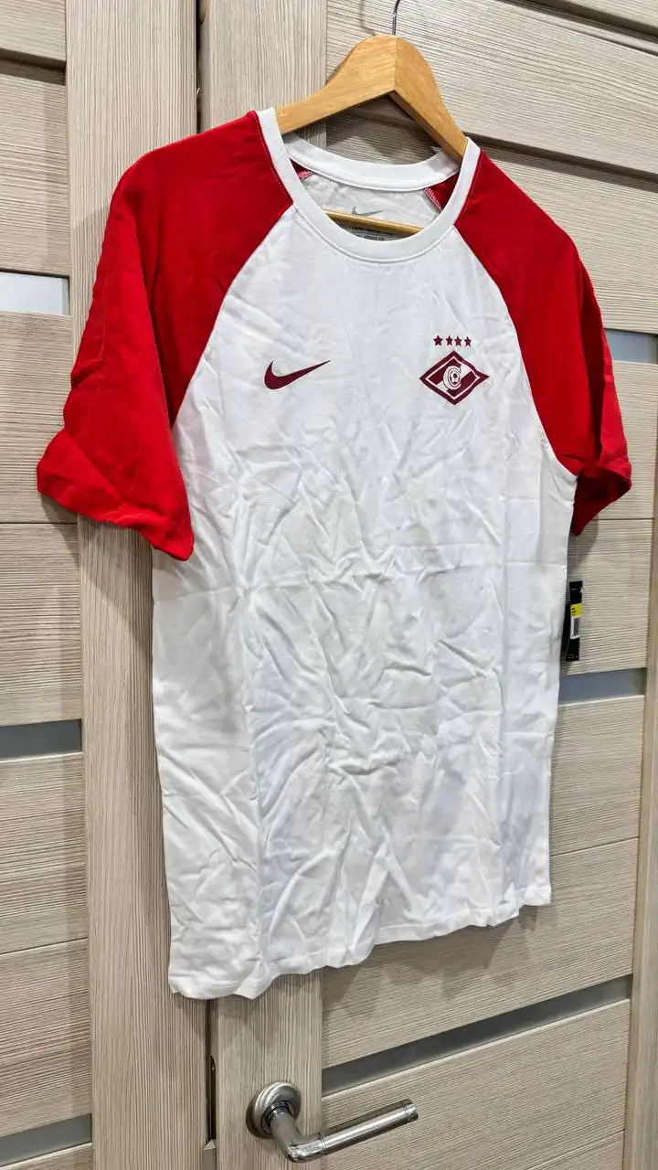 Фирменная атрибутика московского Спартака