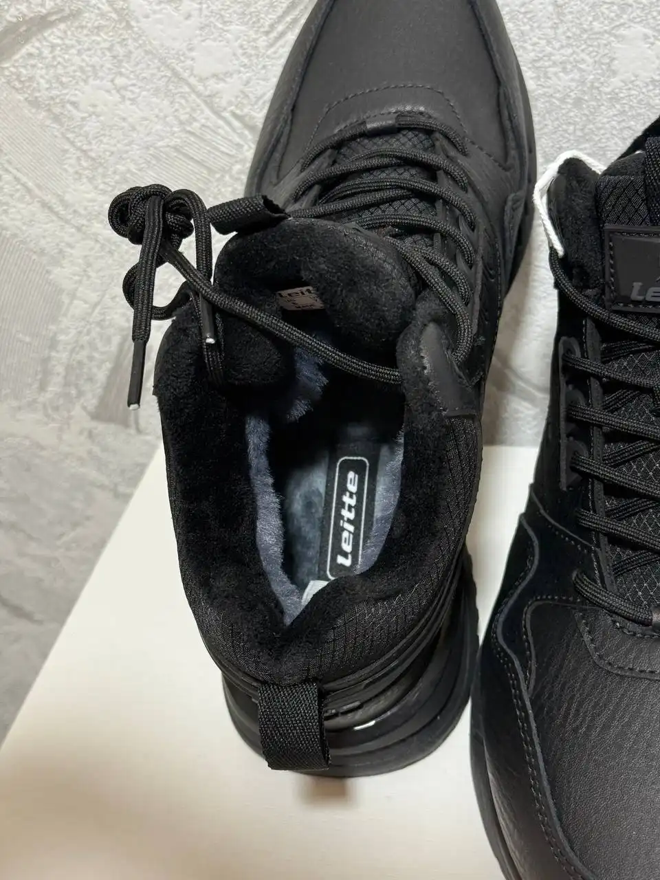 Новые утепленные кроссовки