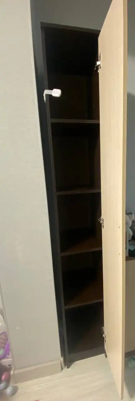 Шкаф-пенал в отличном состоянии