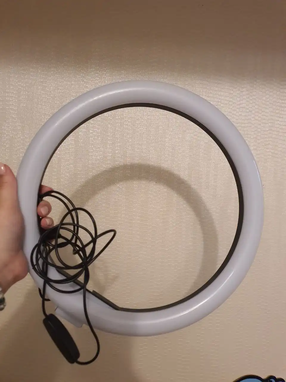 Отдам бесплатно разноцветную лампу