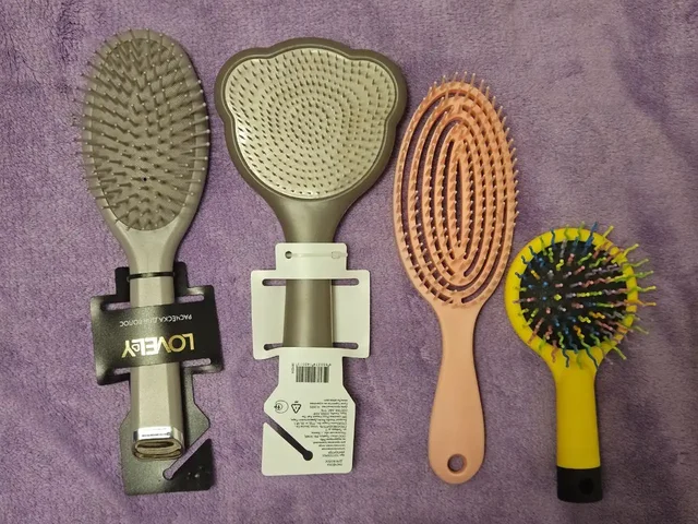 Расчёски в упаковке и отдельные цветные расчёски - Хобби и отдых в Люберцы