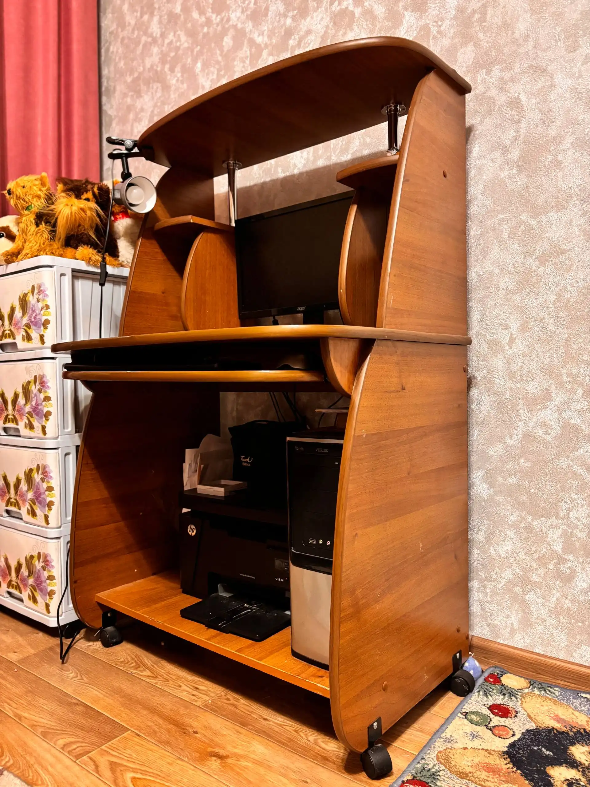 Стол компьютерный