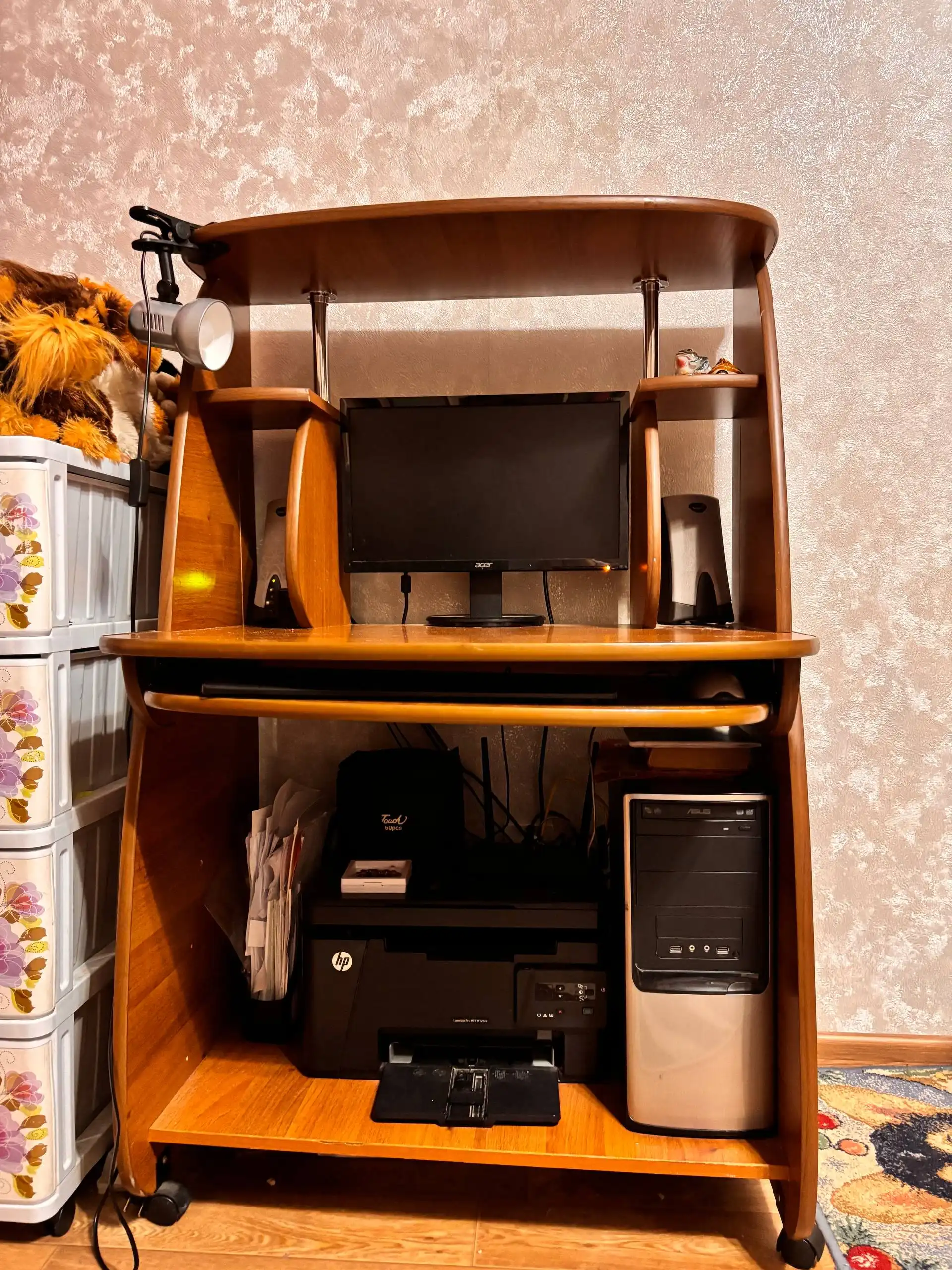 Стол компьютерный