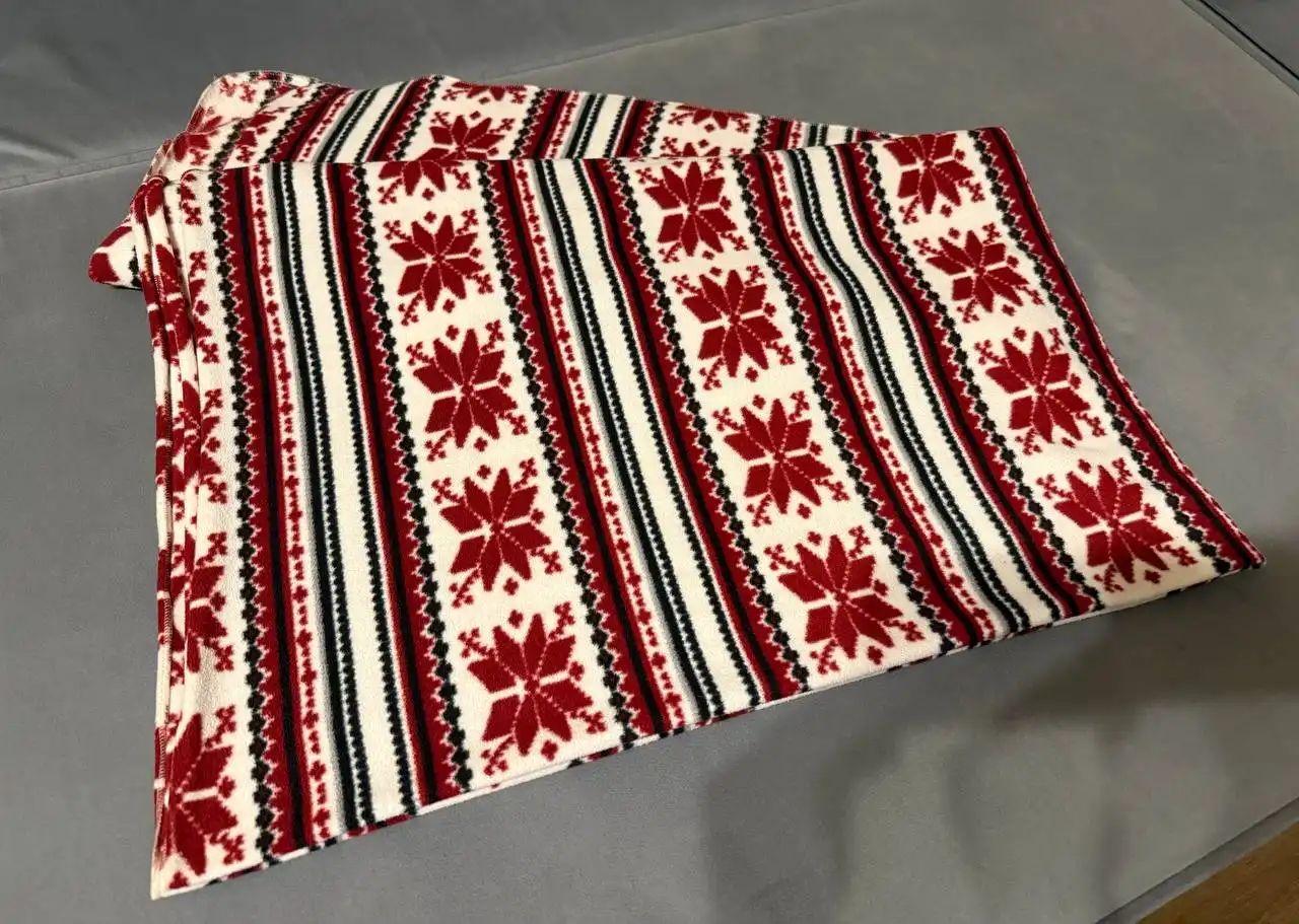 Плед флисовый с новогодним принтом