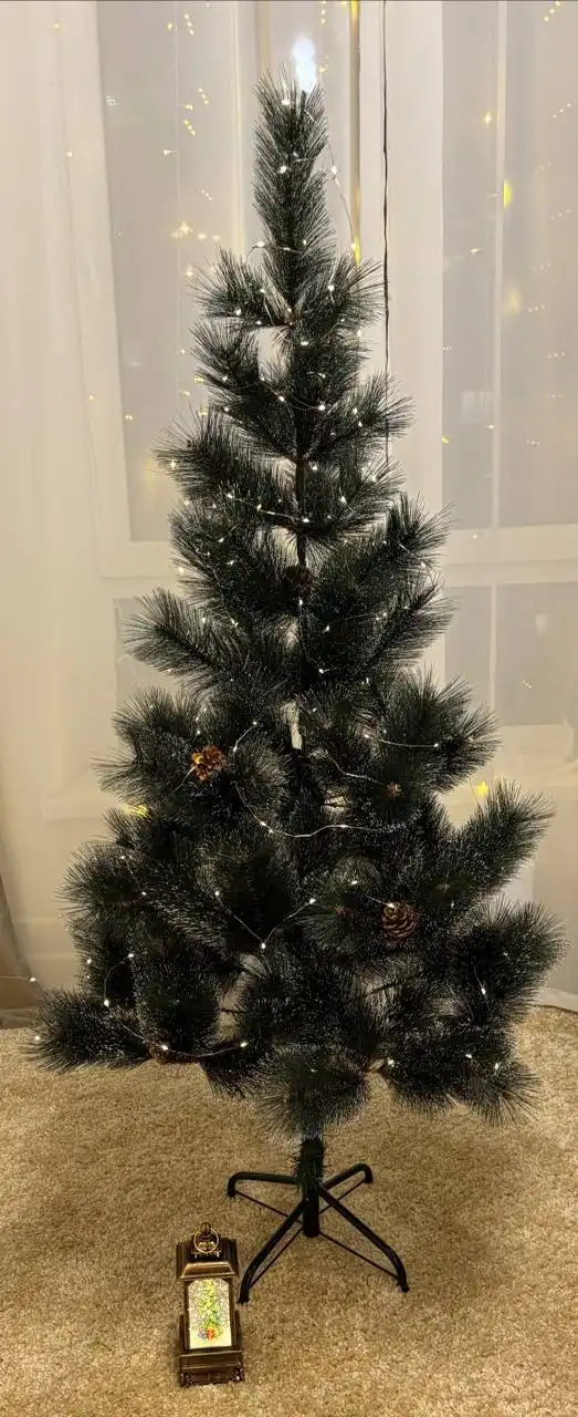 Продается искусственная ёлка с украшениями