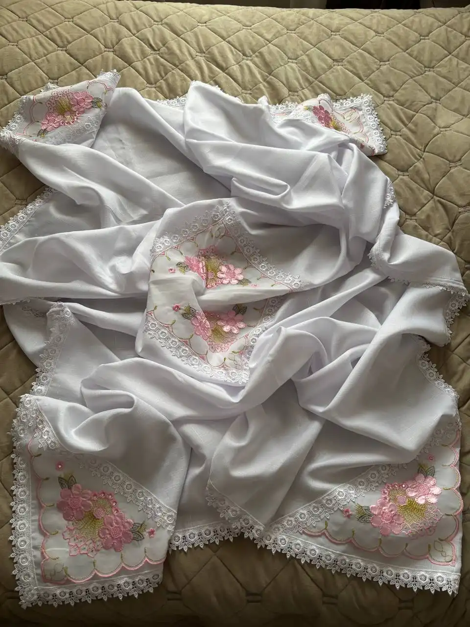 Продам новую скатерть размер 150/220