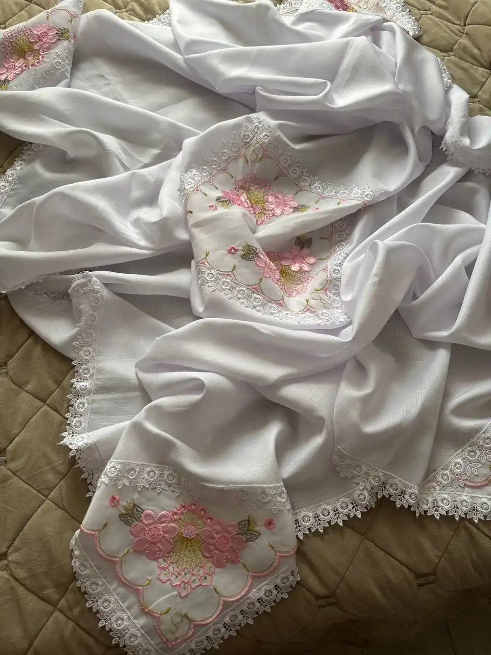 Продам новую скатерть размер 150/220