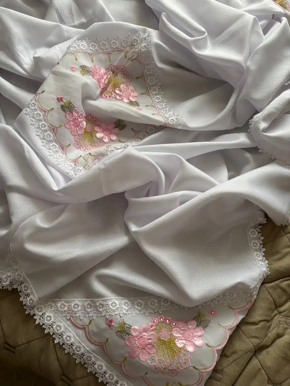 Продам новую скатерть размер 150/220