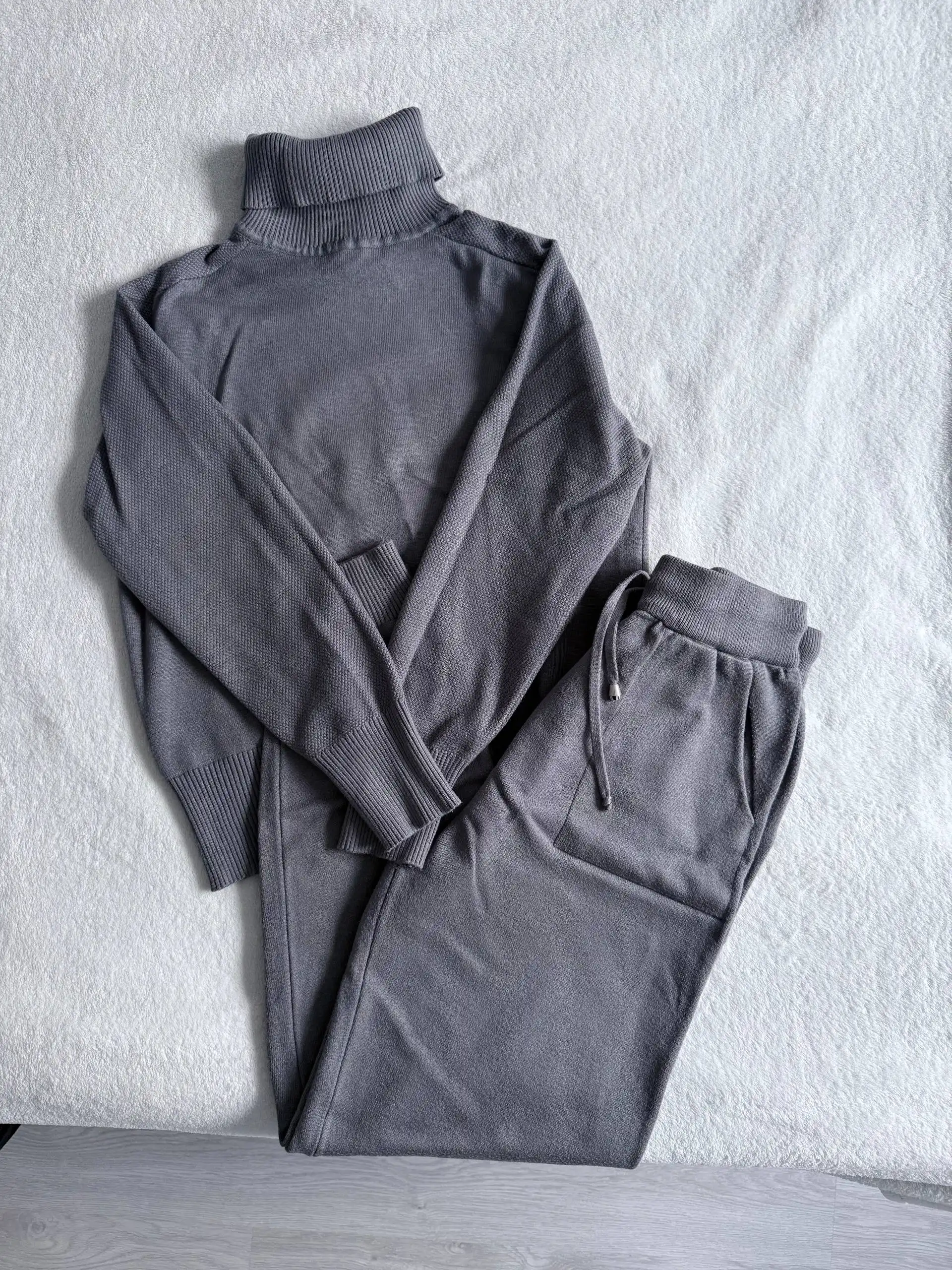 Продам костюм трикотажный 44-46р, кашемир 50%