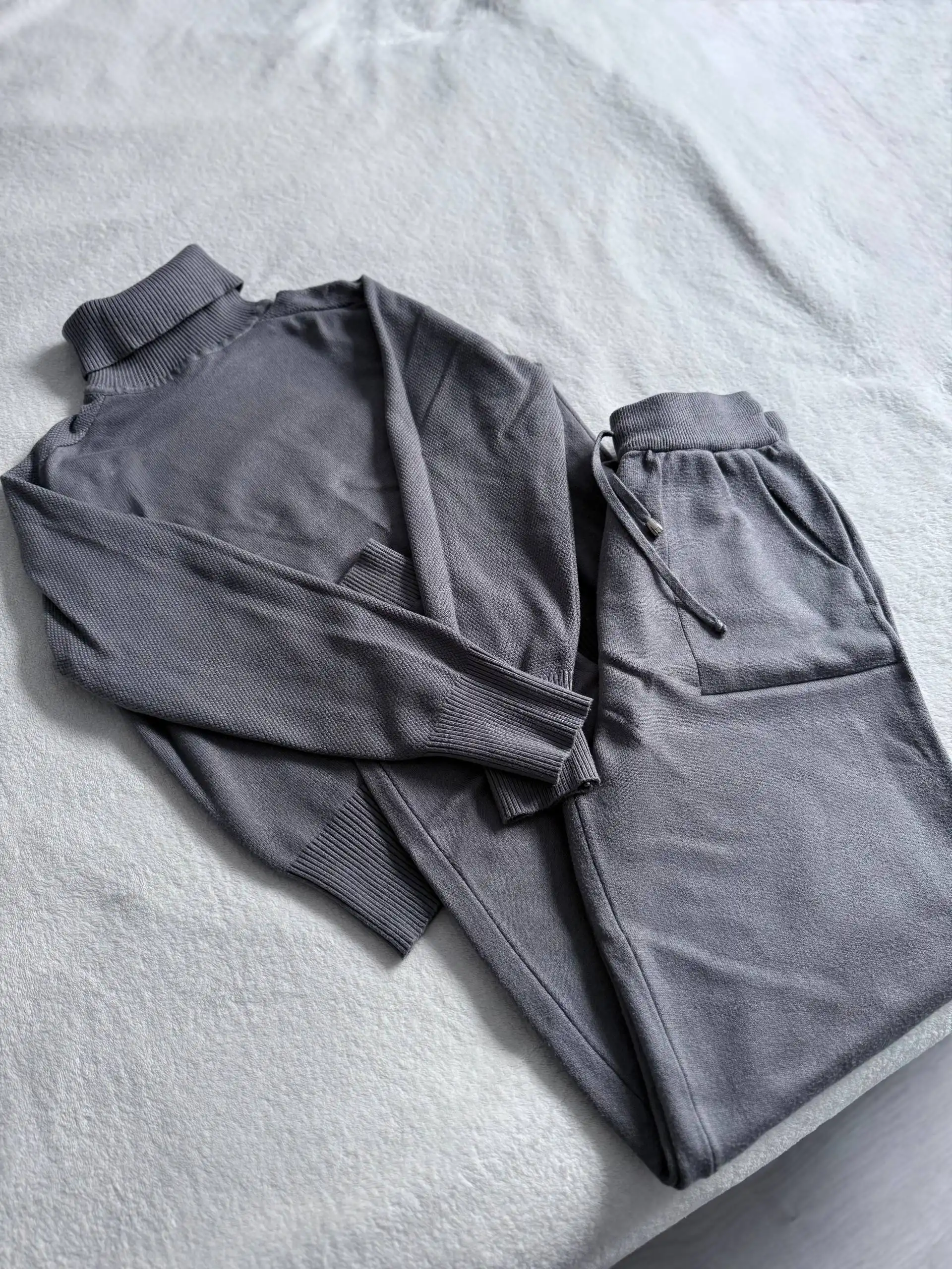 Продам костюм трикотажный 44-46р, кашемир 50%