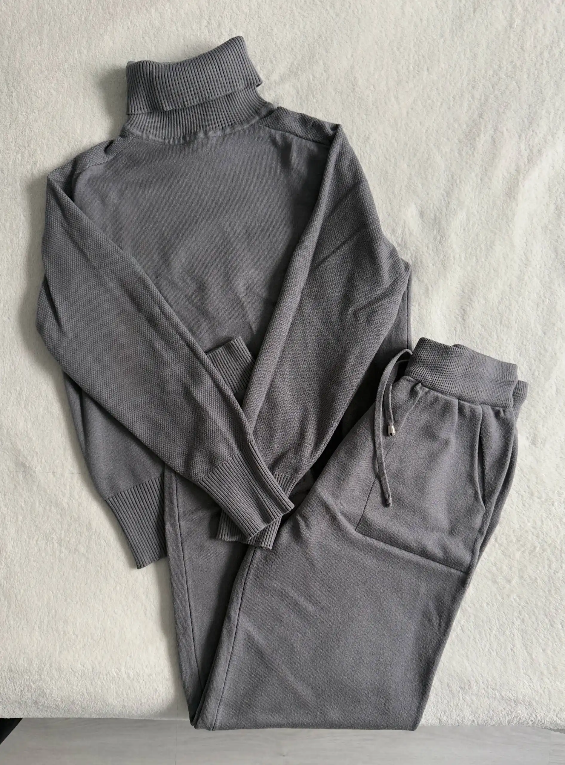 Продам костюм трикотажный 44-46р, кашемир 50%