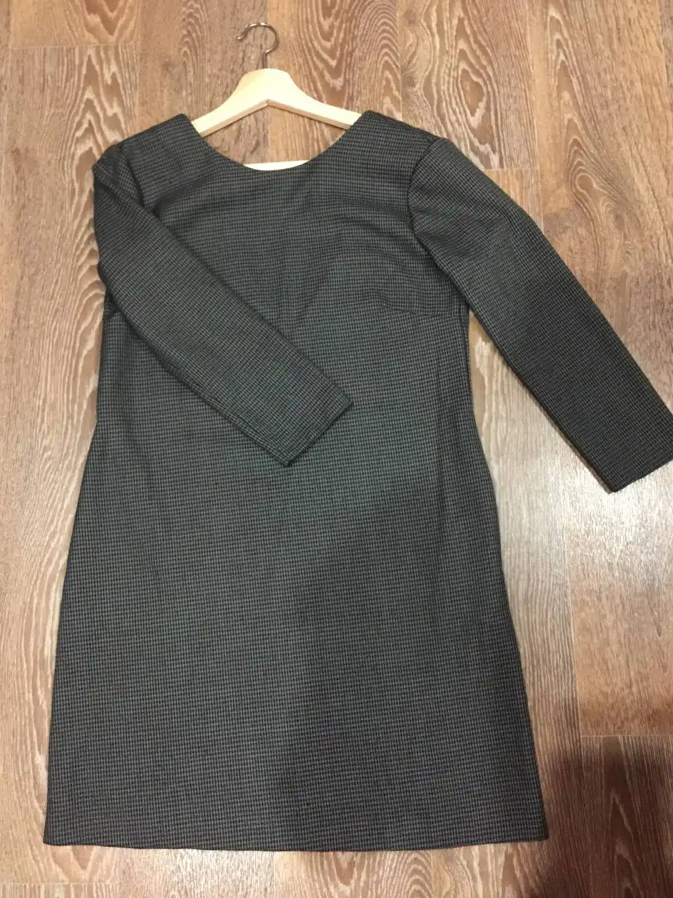 Платье из плотной ткани с добавлением шерсти