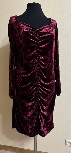 Роскошное бархатное платье с декольте и сборкой - Одежда в Люберцы