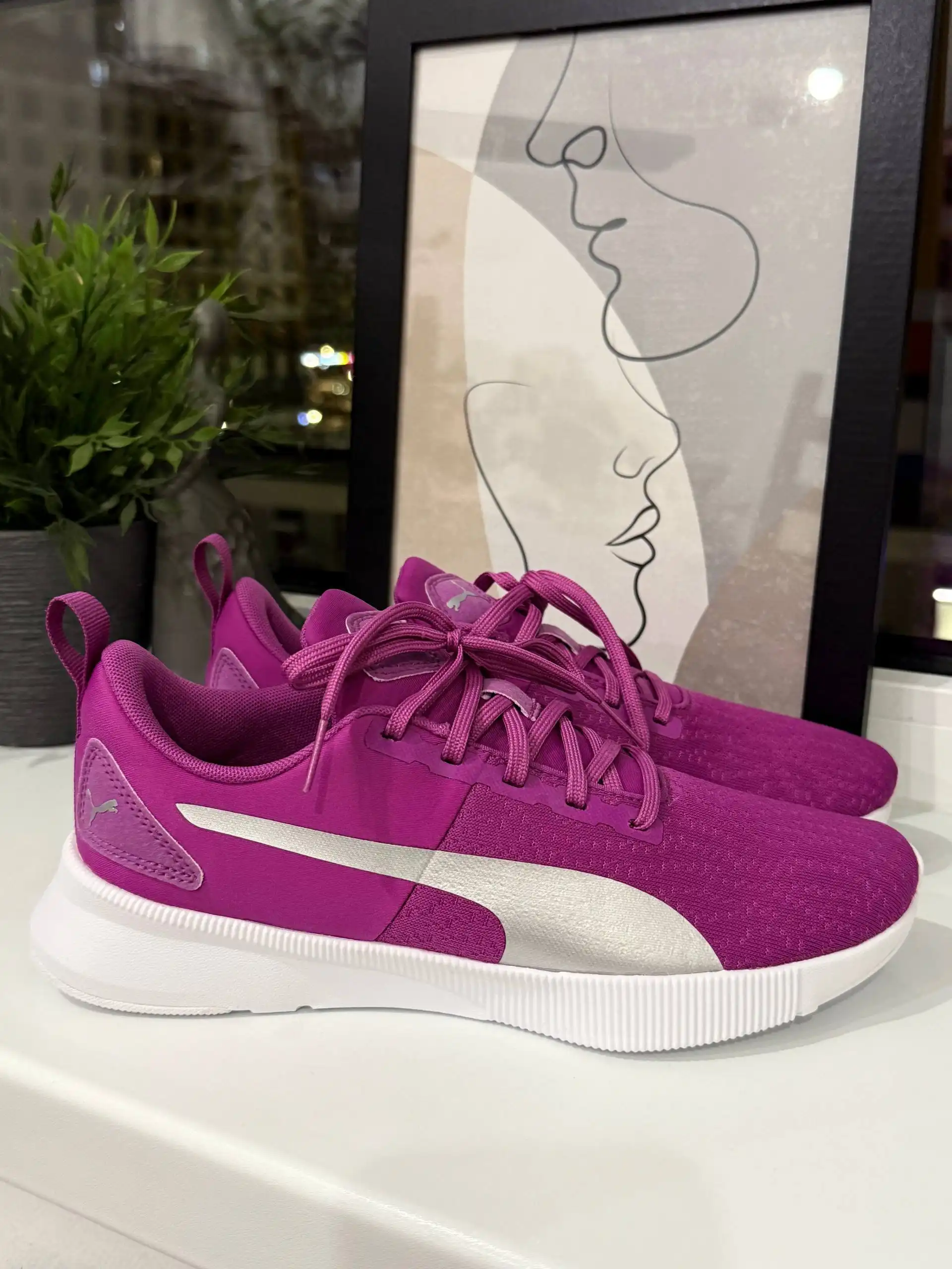 Продажа новых кроссовок разных брендов