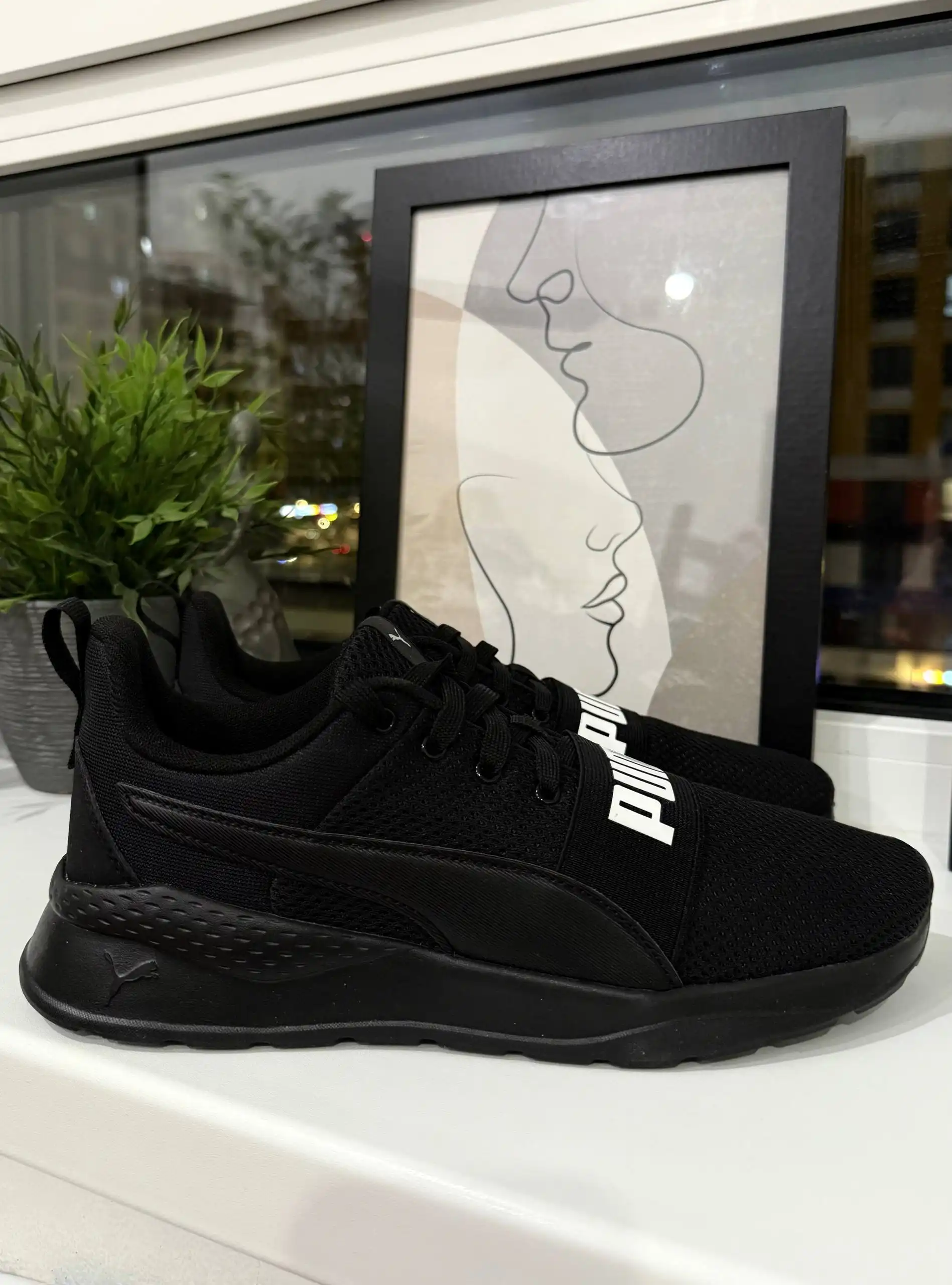 Продажа новых кроссовок разных брендов