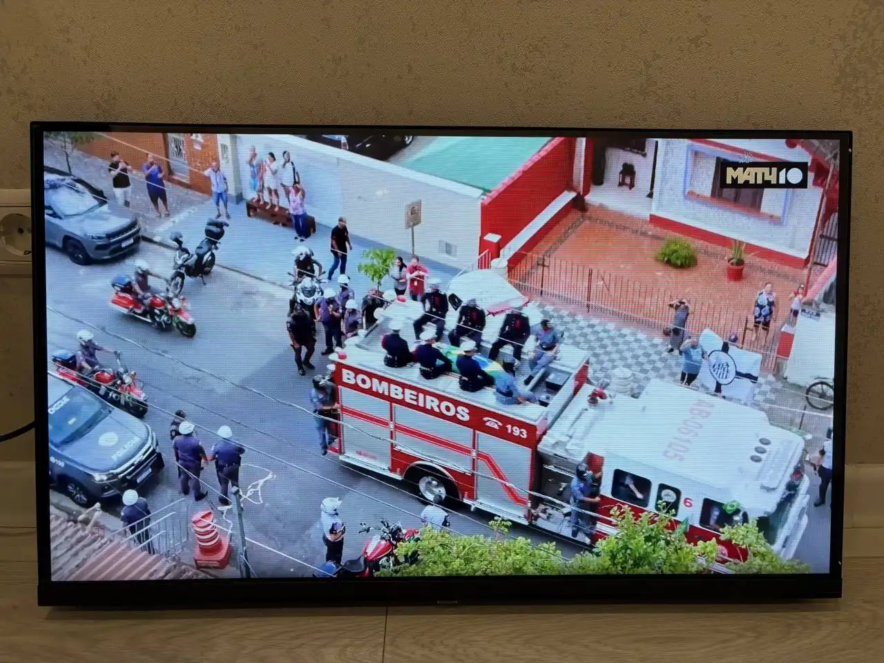 Телевизор 32 дюйма новый с Smart TV