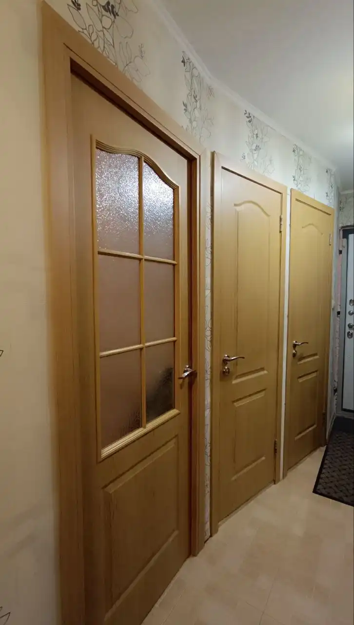 Межкомнатные двери б/у 5 штук с ручками и замками