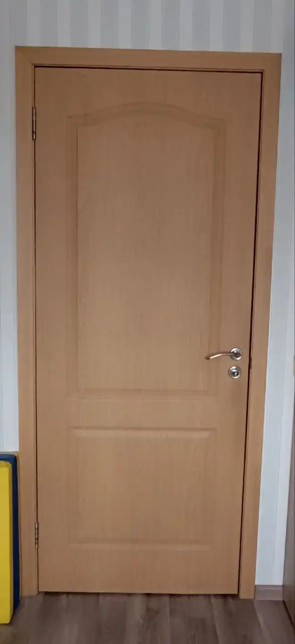 Межкомнатные двери б/у 5 штук с ручками и замками