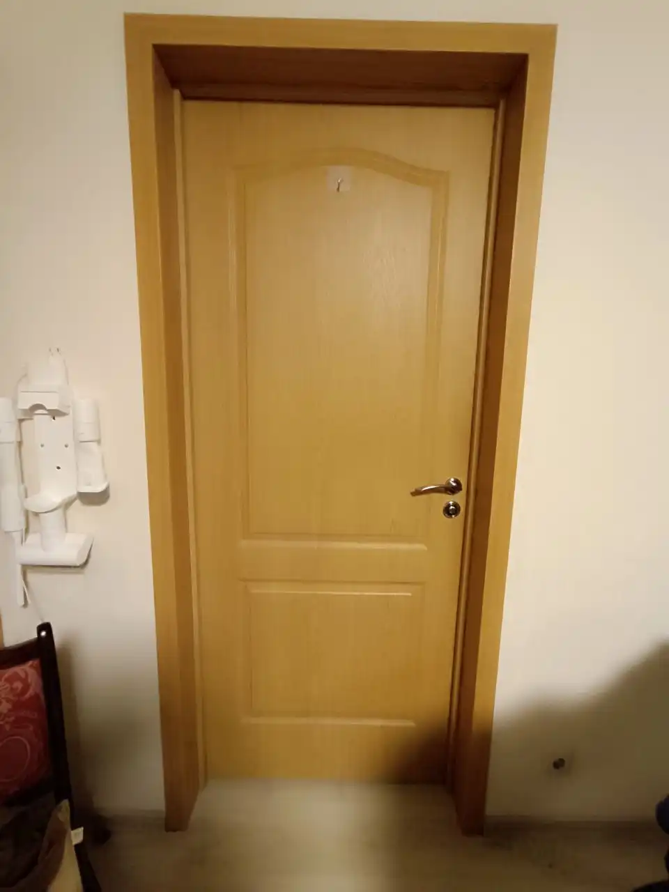 Межкомнатные двери б/у 5 штук с ручками и замками