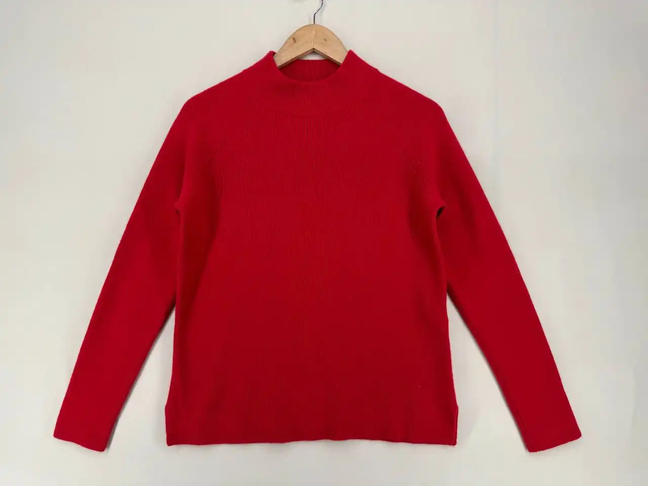 Продажа брендовой одежды: кашемировые джемпера, свитера, кофточка и шапка