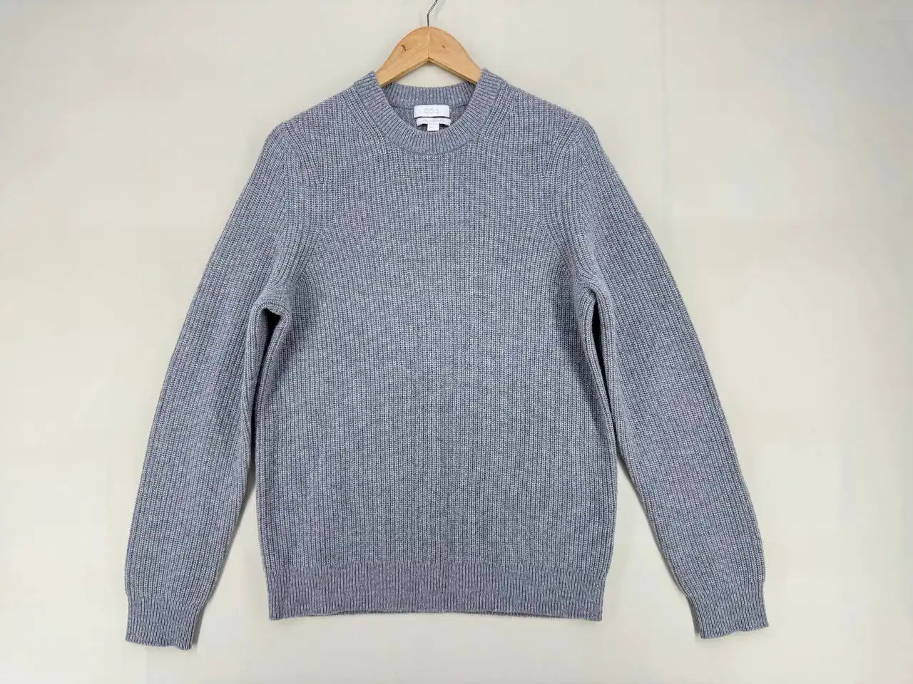 Продажа брендовой одежды: кашемировые джемпера, свитера, кофточка и шапка