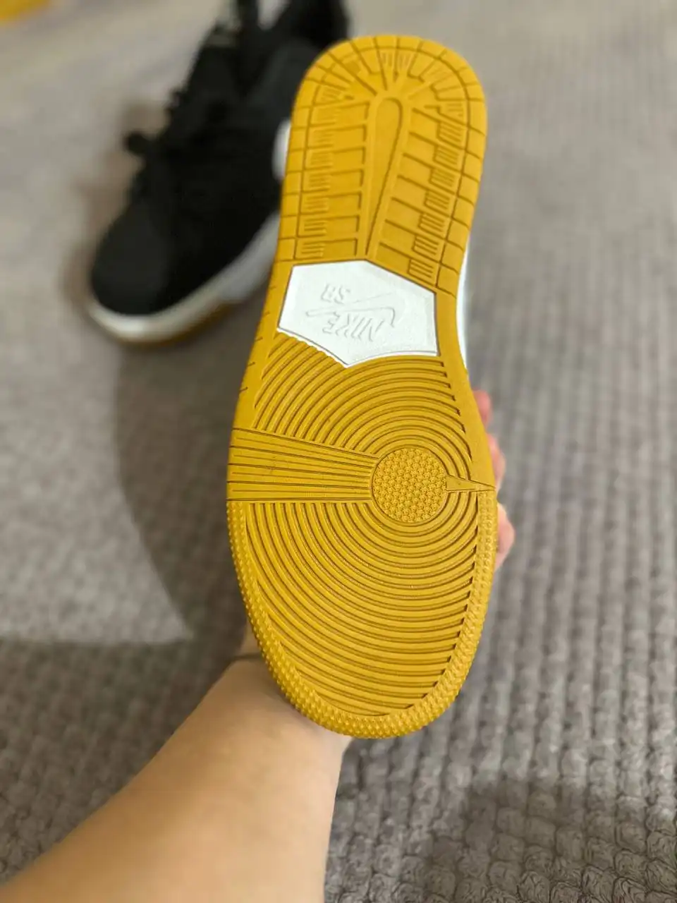 Новые кроссовки размер 39