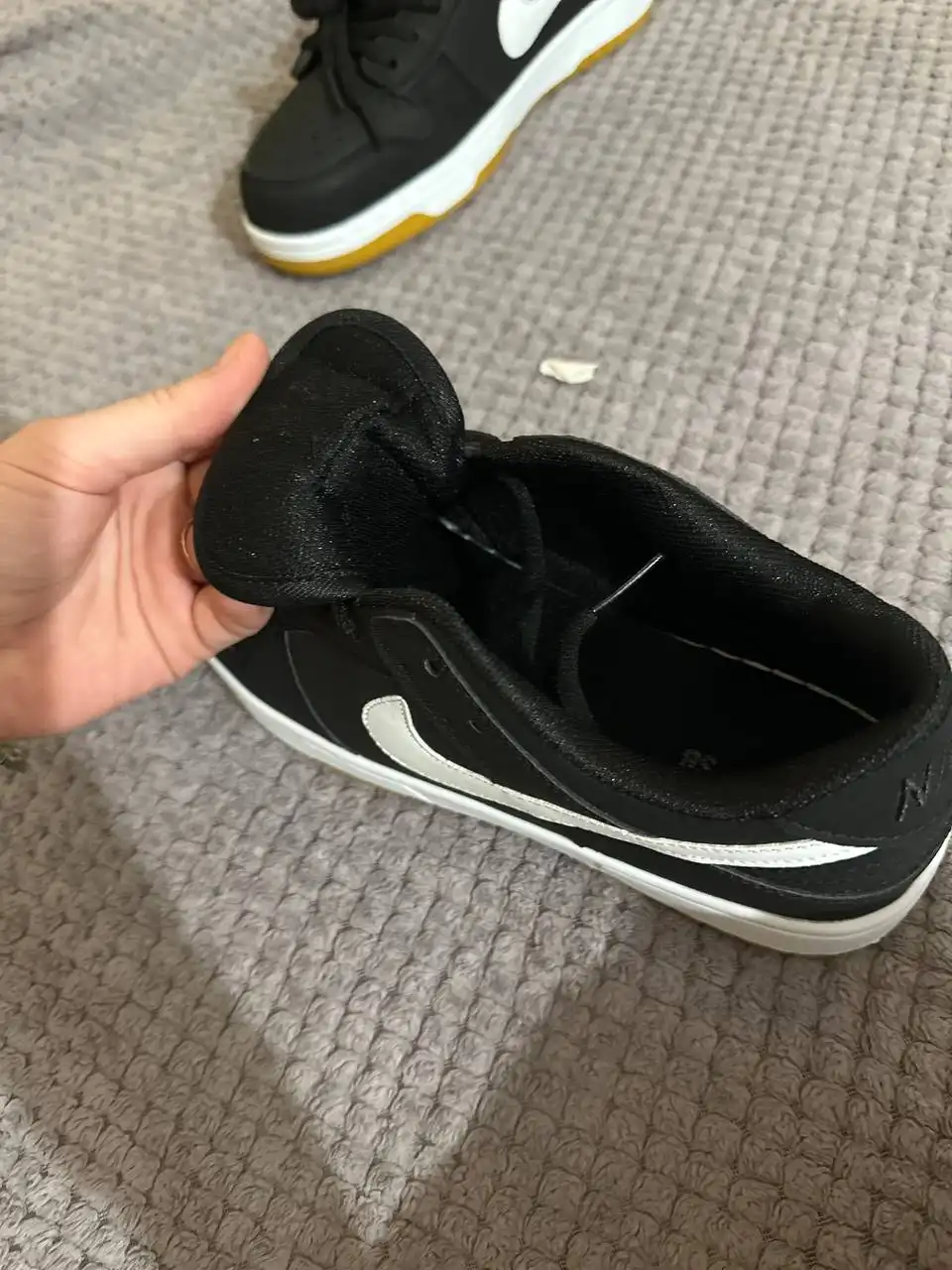 Новые кроссовки размер 39