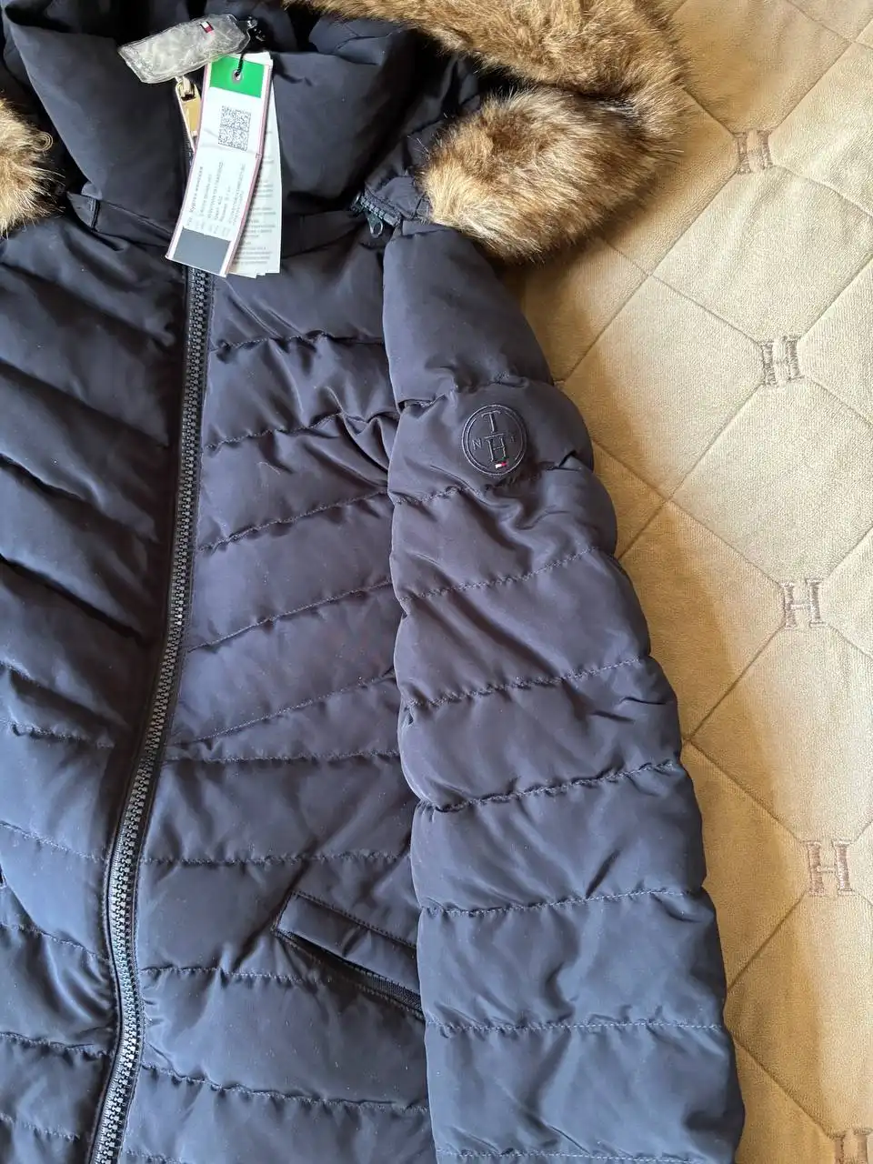 Продам новый зимний пуховик Tommy Hilfiger