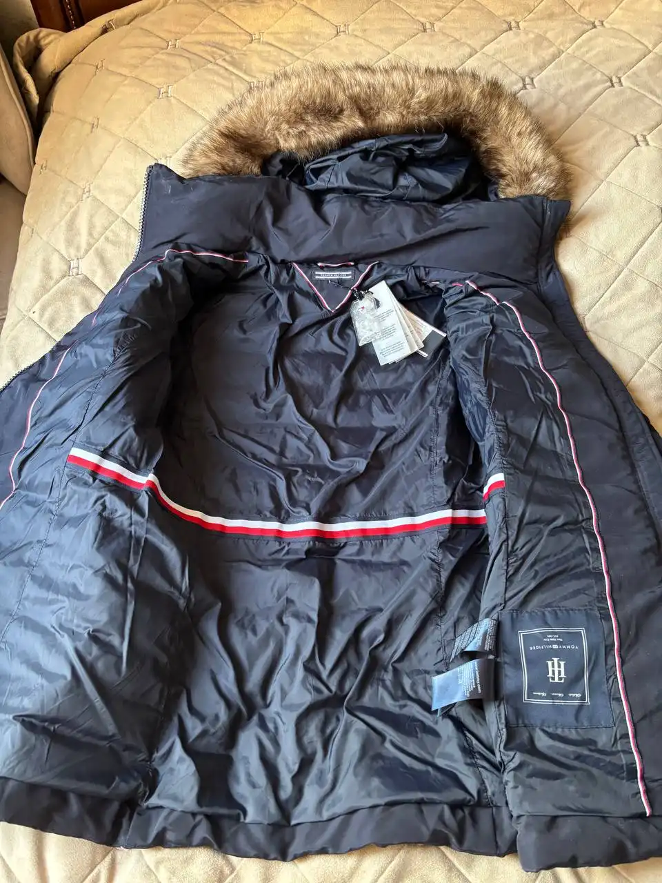 Продам новый зимний пуховик Tommy Hilfiger