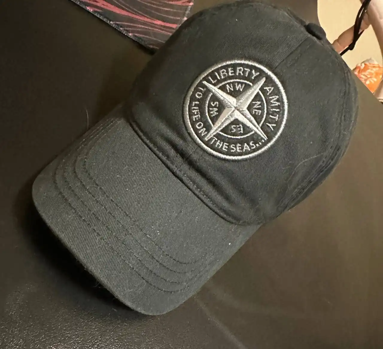 Ветровка и бейсболки разных брендов - Одежда и аксессуары (Барахолка) в Люберцы