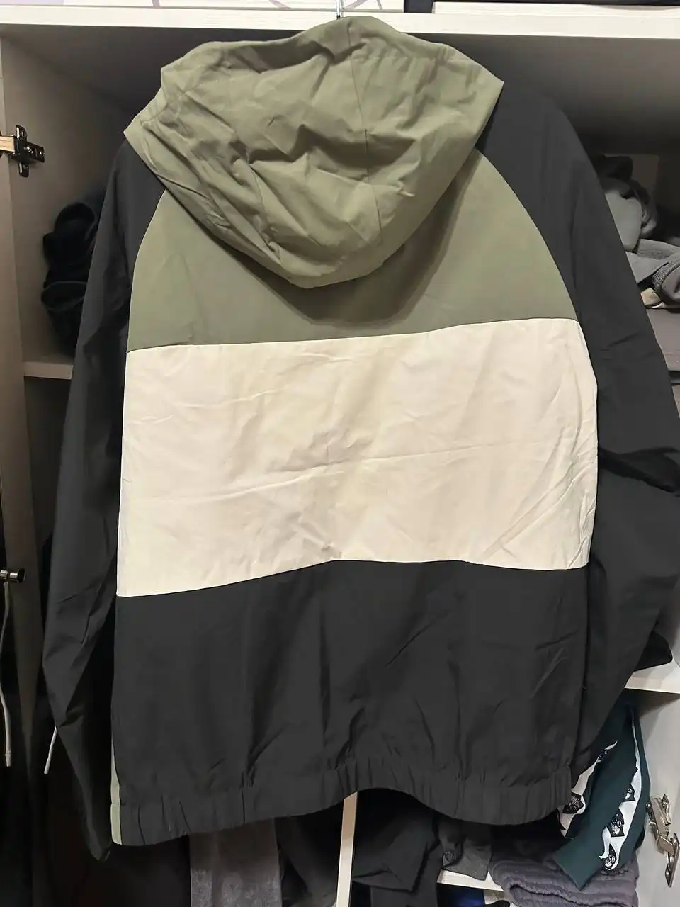 Ветровка и бейсболки разных брендов - Одежда и аксессуары (Барахолка) в Люберцы