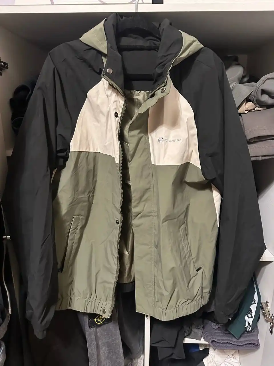 Ветровка и бейсболки разных брендов - Одежда и аксессуары (Барахолка) в Люберцы