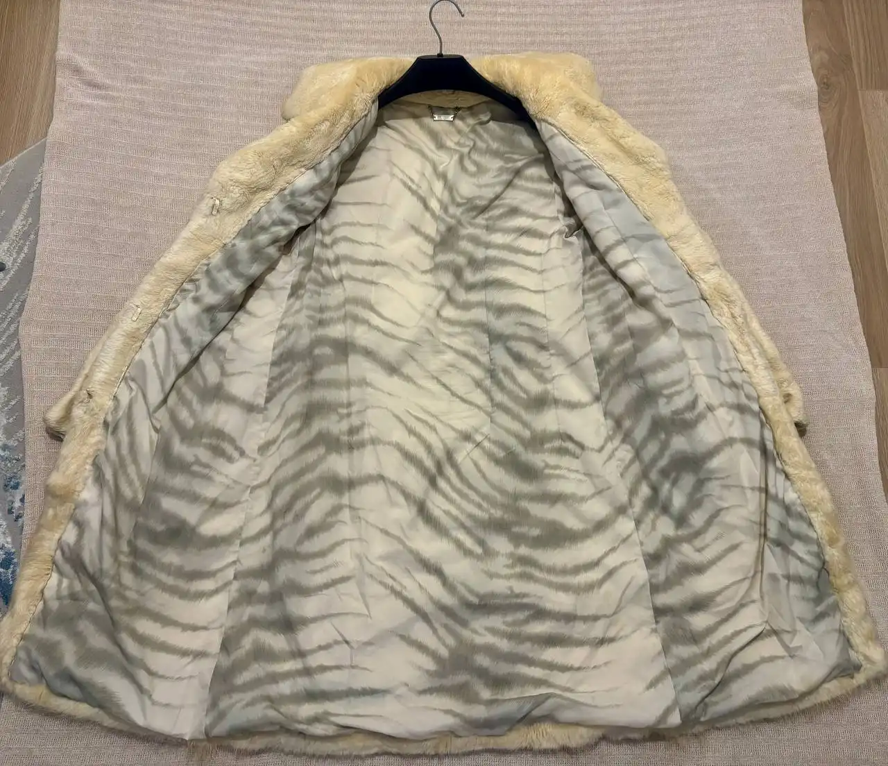 Женская шуба из бобра светлая 42-44 размер - Верхняя одежда (Одежда) в Люберцы