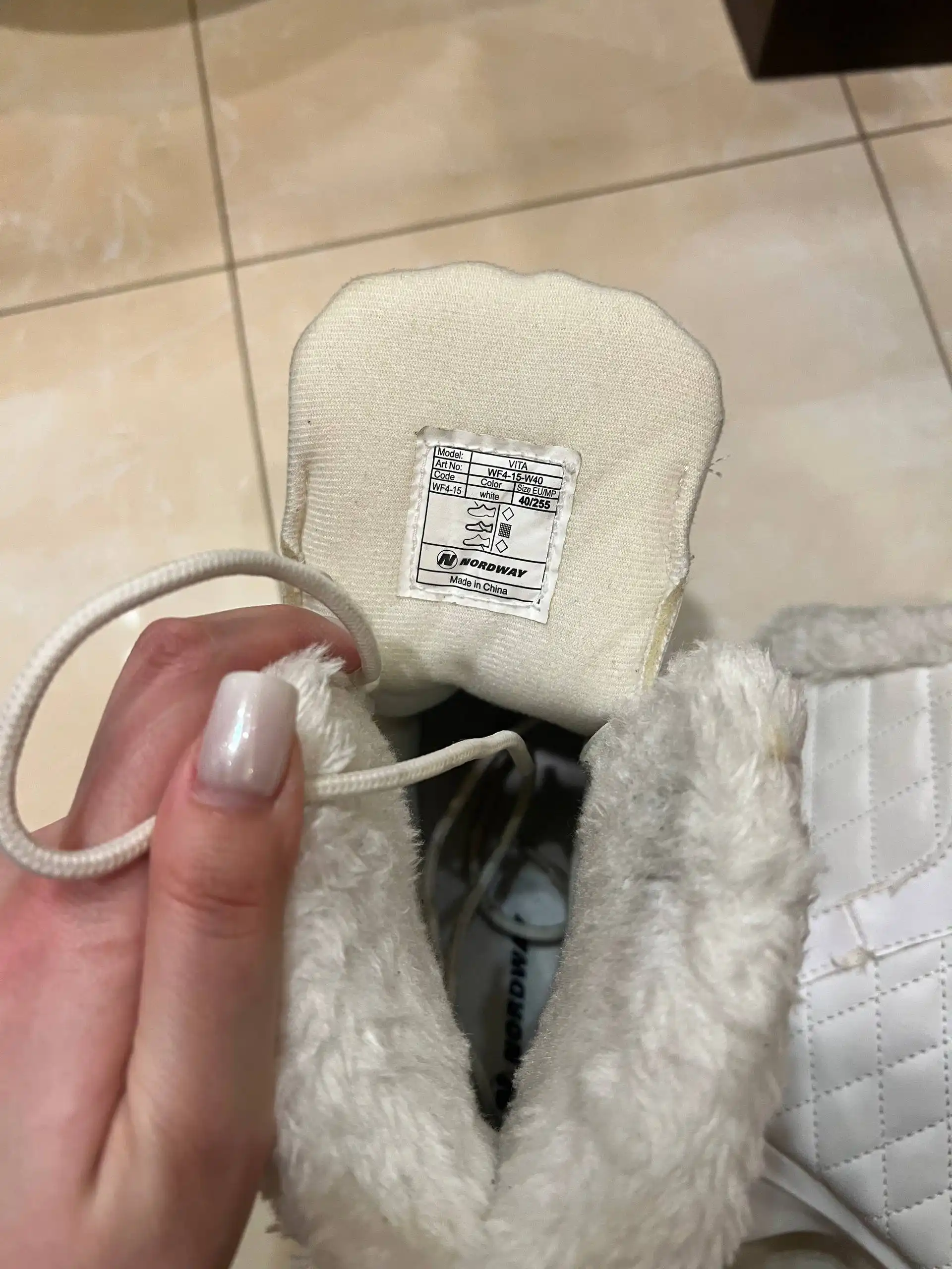 Продам коньки утепленные размер 40 - Спортивные товары (Барахолка) в Люберцы