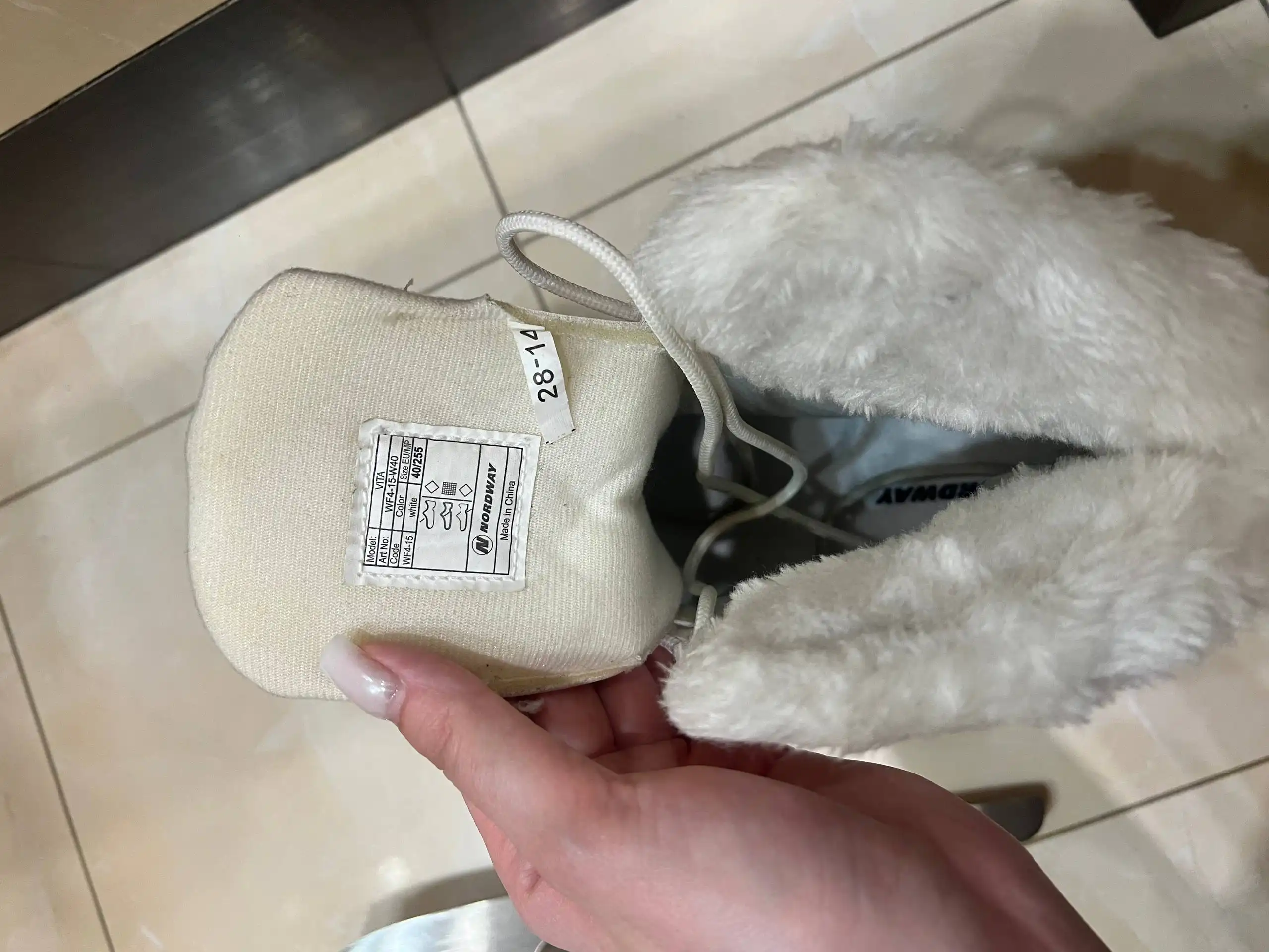 Продам коньки утепленные размер 40 - Спортивные товары (Барахолка) в Люберцы