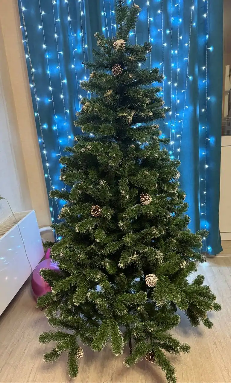 Продам елку 180 см с гирляндой и украшениями - Новый год (Барахолка) в Некрасовка