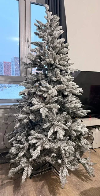 Ель заснеженная со встроенной гирляндой - Кулеры для воды в Люберцы