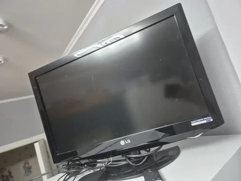 Жидкокристаллический телевизор 24 дюйма - Аксессуары для телефонов в Люберцы