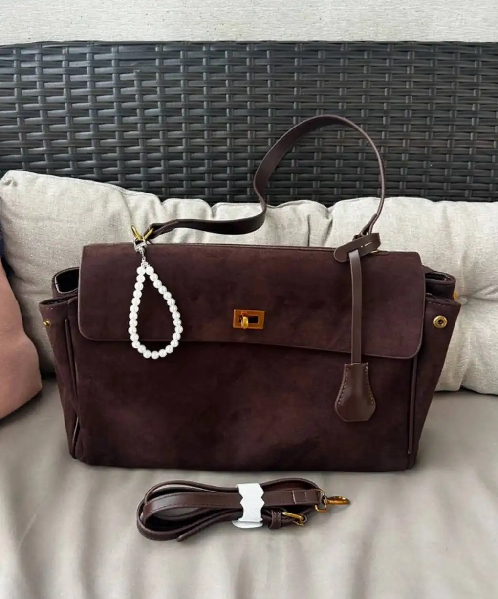 Новая сумочка в трендовом шоколадном цвете - Аксессуары (Одежда) в Люберцы