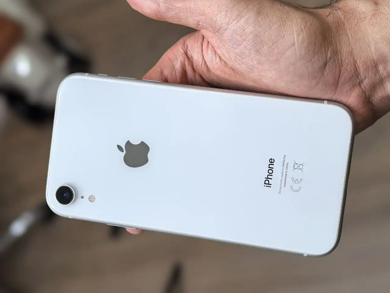 Продам iPhone XR 128 GB White с дефектом экрана - Смартфоны (Электроника) в Люберцы