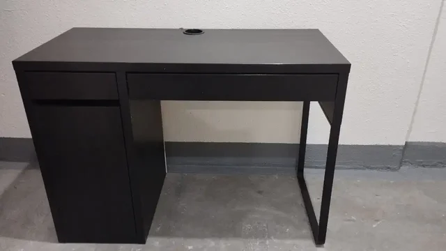 Письменный стол ИКЕЯ в хорошем состоянии - Парфюмерия в Некрасовка