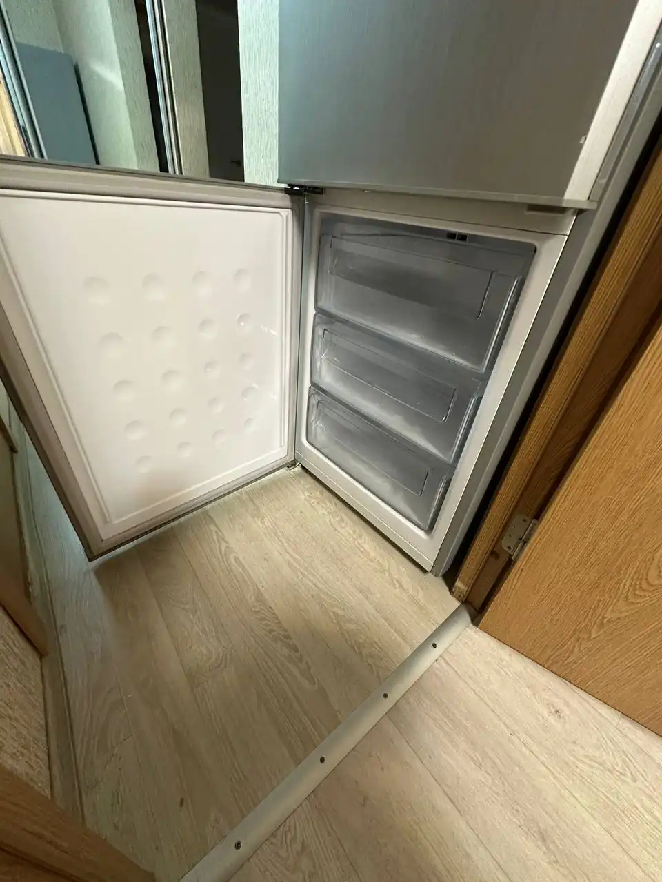 Холодильник с неработающим дисплеем - Барахолка в Некрасовка