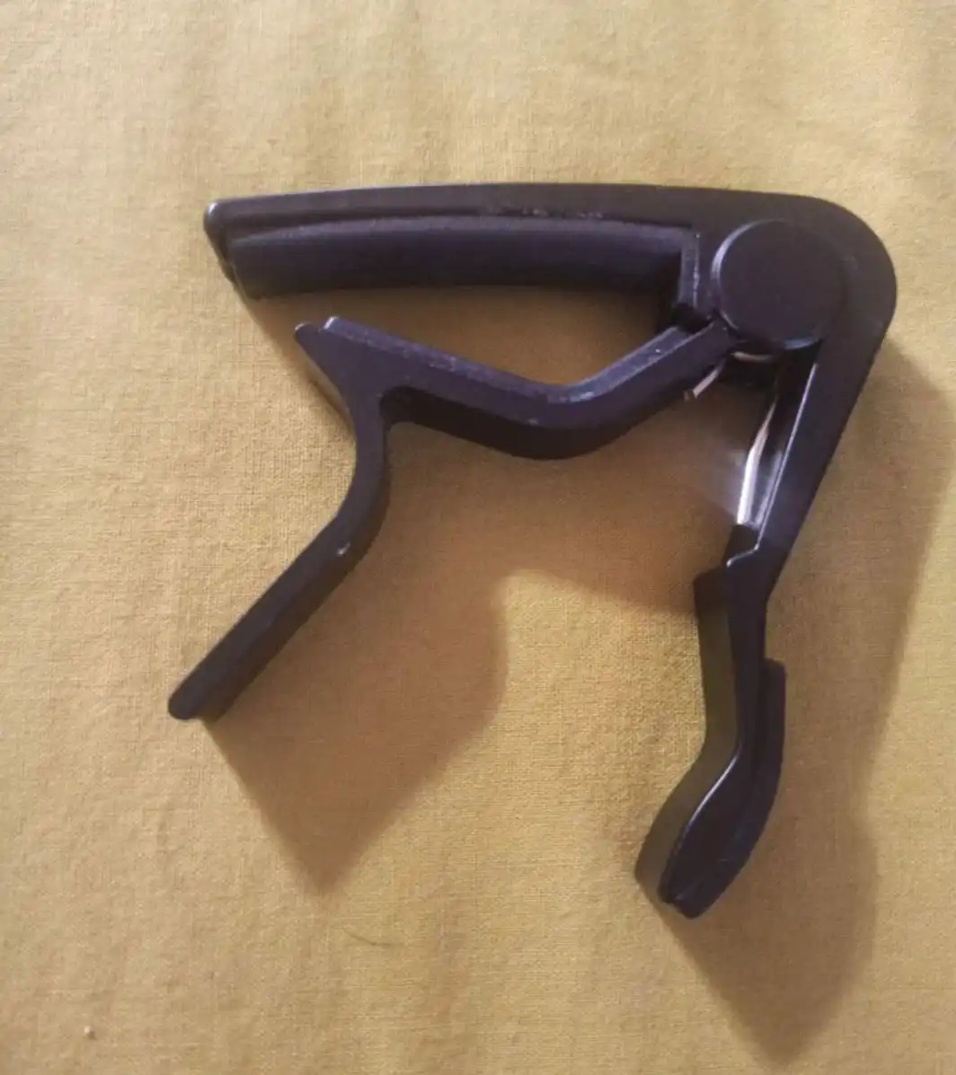 Каподастр для классической гитары - Музыкальные инструменты и аксессуары (Хобби и отдых) в Люберцы