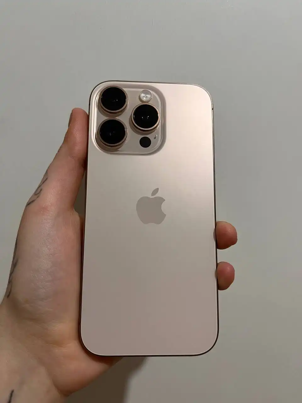 Продам iPhone 16 PRO 128 GB в идеальном состоянии - Смартфоны (Электроника) в Некрасовка